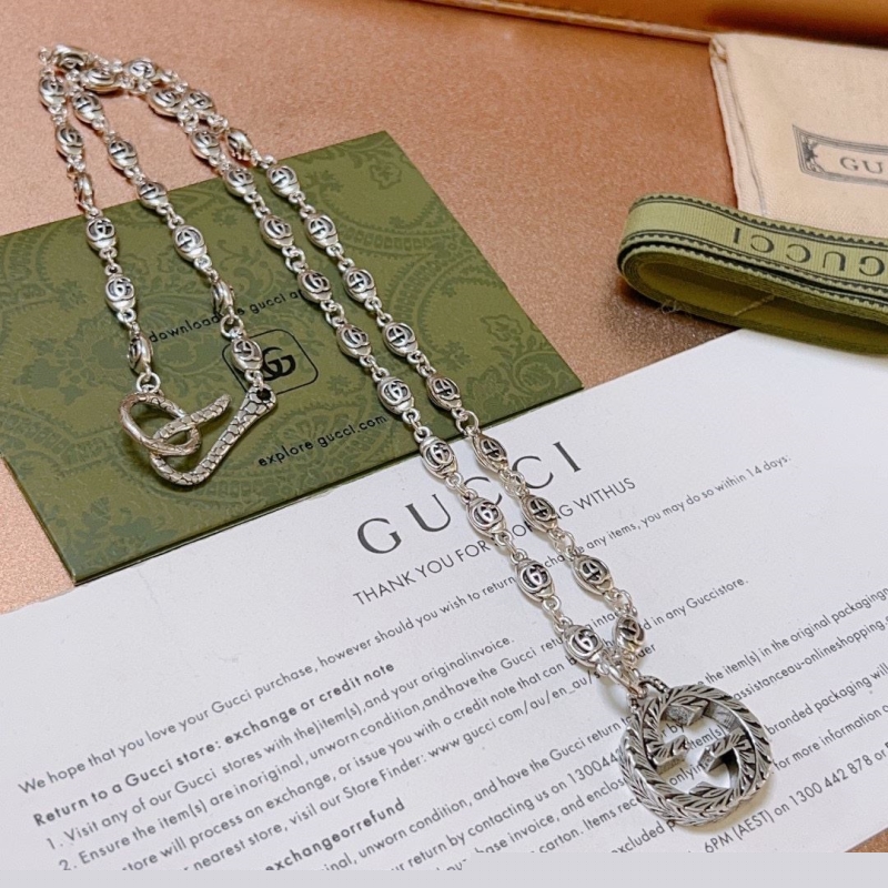 G*u*i necklaces